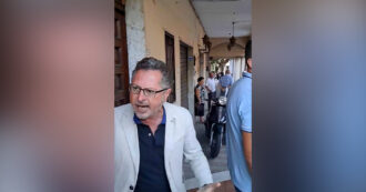 Borrelli fa spostare le auto in sosta selvaggia: "Aggredito e colpito ripetutamente"