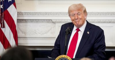 Copertina di “Faccia a faccia Trump-Putin sull’Ucraina la prossima settimana”. L’ipotesi del vertice a Roma. Il presidente Usa: “Scambi di territori per la pace”