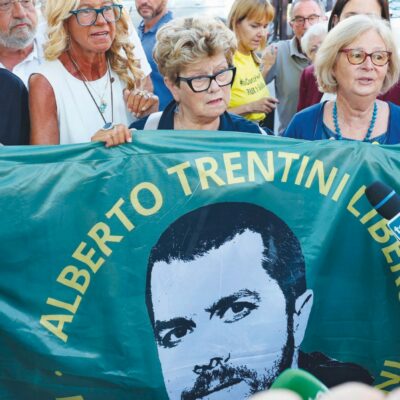 Copertina di Alberto Trentini in carcere in Venezuela da dieci mesi. La madre: “Chi ha il potere lo faccia tornare a casa”