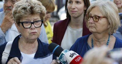 Copertina di La madre del cooperante: “Su nostro figlio Giorgia Meloni tace”