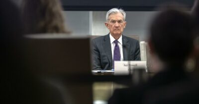 Copertina di Trump mette il governatore della Fed Powell nel mirino: “Penso sia già sotto indagine”