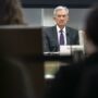 Copertina di Trump mette il governatore della Fed Powell nel mirino: “Penso sia già sotto indagine”