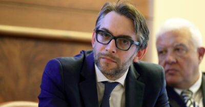 Copertina di “Maran ha fatto pressioni”: l’ex assessore Pd citato nell’inchiesta di Milano. I pm: “Da lui interferenze sui progetti”