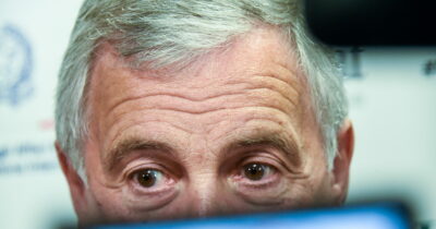 Copertina di Nel Lazio Forza Italia si ribella a Tajani: i consiglieri azzurri chiedono la testa dell’assessore fedelissimo del ministro