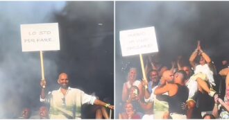 Copertina di “Sarò il testimone di nozze di Giulio e Mario”: proposta di matrimonio durante il concerto di Marco Mengoni a San Siro, la reazione del cantante