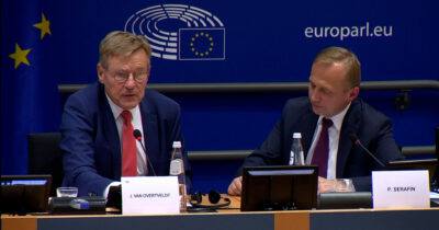 Copertina di “Informazioni sul bilancio alla stampa prima che a noi. Si raschia il fondo del barile”: l’ira dell’eurodeputato contro von der Leyen