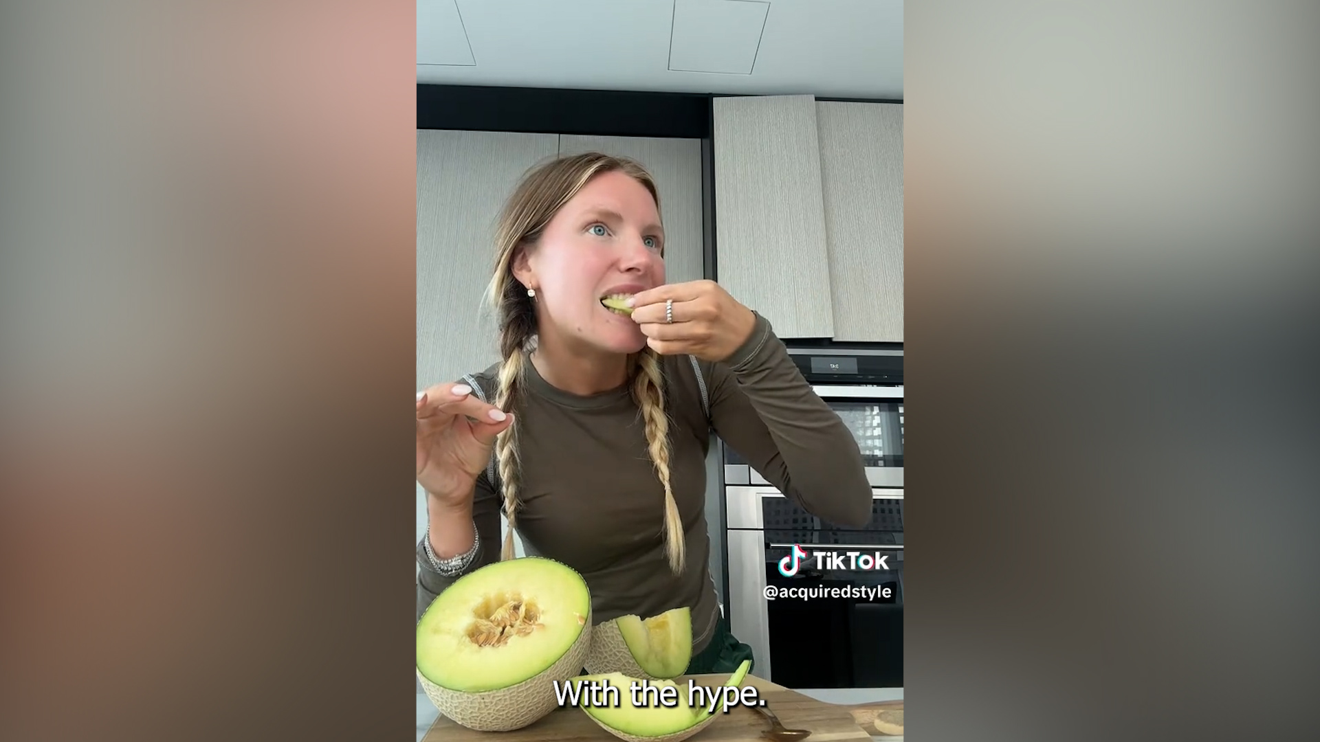 Influencer prova un melone da 300 dollari su TikTok: “Viene massaggiato ogni giorno per avere una forma perfetta” Influencer prova un melone da 300 dollari su TikTok: “Viene massaggiato ogni giorno per avere una forma perfetta”
