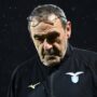 Copertina di Lazio, Sarri va in ospedale e poi dirige l’allenamento. I tifosi attaccano: “Assurdo fare il ritiro a Formello con 40 gradi”
