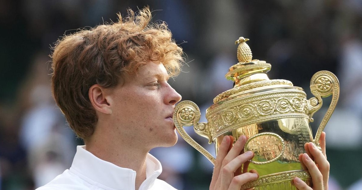 Perché a Sinner è stato tolto il trofeo di Wimbledon: la storica regola dello slam londinese Perché a Sinner è stato tolto il trofeo di Wimbledon: la storica regola dello slam londinese