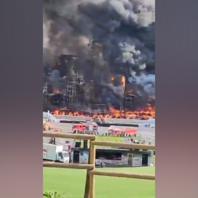 Maxi incendio a Tomorrowland: brucia il palco principale del festival di musica elettronica – Video
