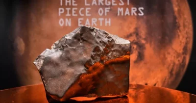Copertina di “È il più grande pezzo di Marte che abbiamo sulla Terra”: il meteorite ‘marziano’ venduto all’asta per 5,3 milioni di dollari, è record