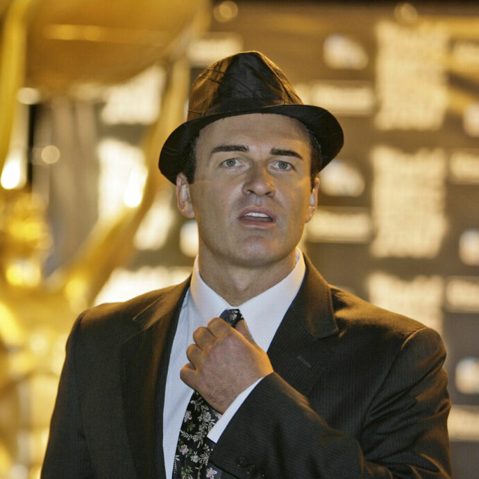 Mistero su Julian McMahon, pubblicato il certificato di morte dell’attore: “È deceduto vicino alla sede centrale di Scientology”