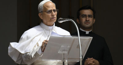 Copertina di Raid israeliano sulla Sacra Famiglia a Gaza, il Papa chiede la tregua. Il Vaticano rafforza il lavoro di diplomazia