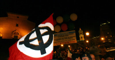 Copertina di Propaganda neonazista online, obbligo di firma per un 21enne bresciano: 29 indagati, perquisizioni in tutta Italia