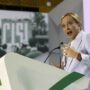 Copertina di Meloni-Cisl è amore, la premier sposa il patto di responsabilità di Fumarola: “Basta conflitto padroni-operai”