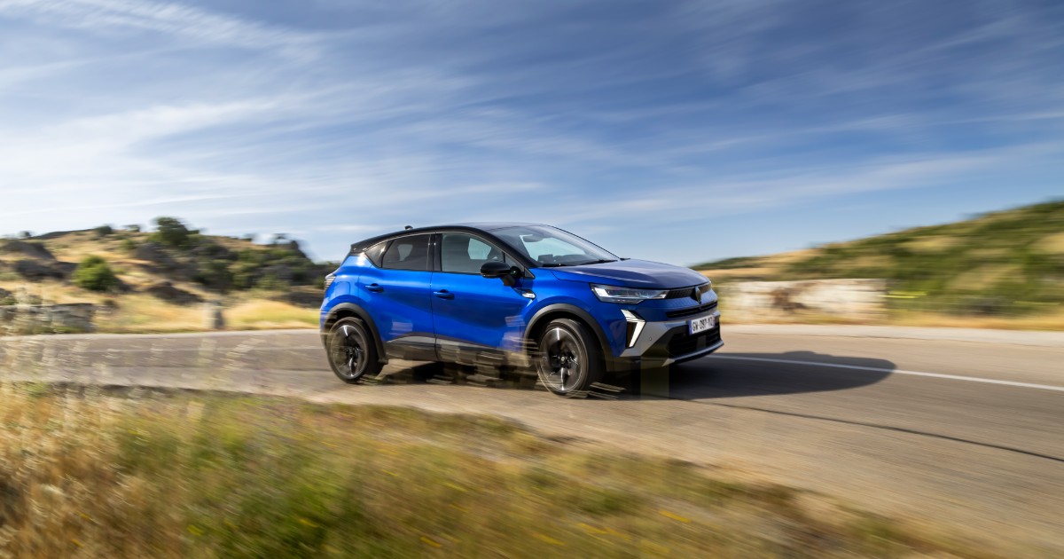 Renault Captur, il top di gamma sposa il full hybrid. E il suv urbano diventa sostenibile Renault Captur, il top di gamma sposa il full hybrid. E il suv urbano diventa sostenibile