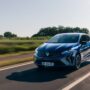 Copertina di Renault Clio, la best-seller “matura” diventa E-Tech Full Hybrid