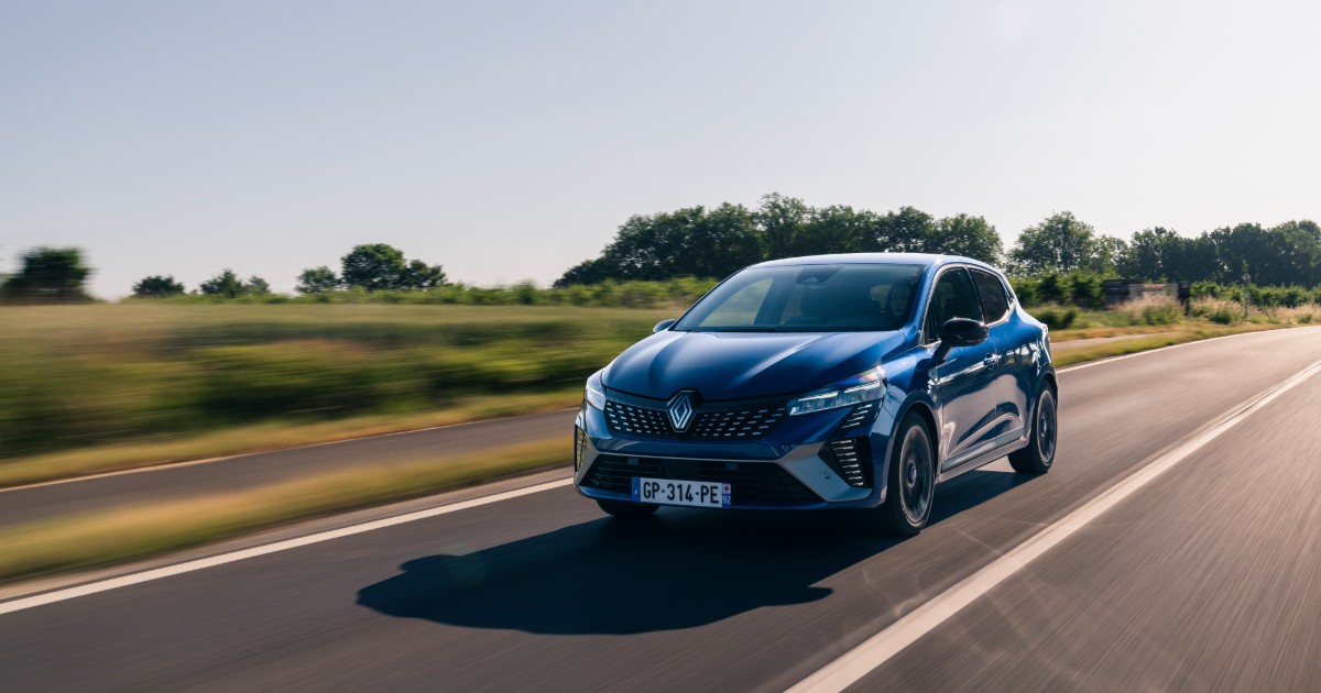 renault clio la best seller matura diventa e tech full hybrid