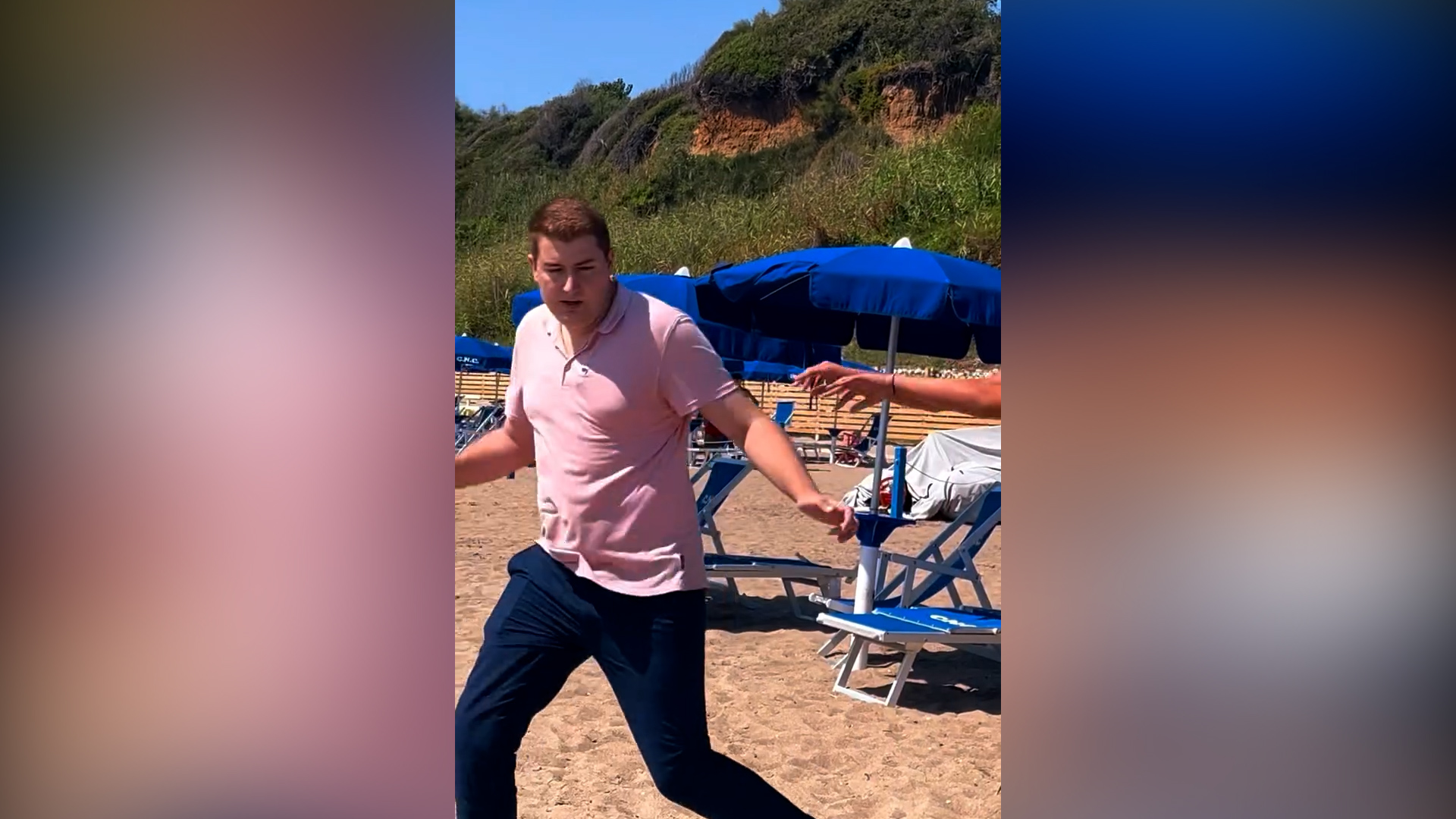 “Aggrediti perché abbiamo rimosso il cartello ‘spiaggia privata’”: la video denuncia del presidente di +Europa Hallissey