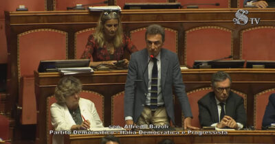 Copertina di Sala indagato, Bazoli rompe il silenzio del Pd: “No a speculazioni, dovremmo fare un passo indietro”