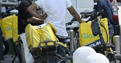 Copertina di Caldo, Glovo e Deliveroo ora ci riprovano: 10 centesimi per l’acqua e 50 per le creme solari
