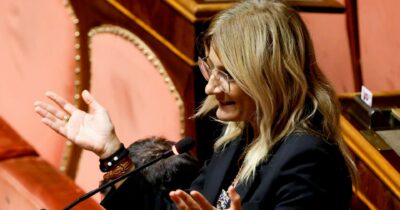 Copertina di Sala, rissa Pd-5S. “Noi alleati”. “Appunto, mandatelo a casa”