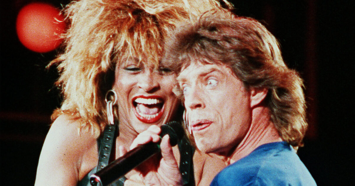 La telefonata tra Jagger e Bowie, l’esibizione al buio di Paul McCartney e quel concerto che voleva cambiare il mondo: il dietro le quinte del Live Aid La telefonata tra Jagger e Bowie, l’esibizione al buio di Paul McCartney e quel concerto che voleva cambiare il mondo: il dietro le quinte del Live Aid