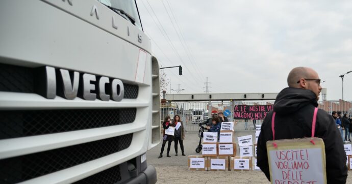 Gli Agnelli vogliono vendere pure Iveco. I sindacati “Stanno smontando l’industria italiana dell’automotive”