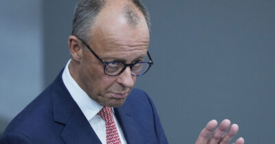 Copertina di Il cancelliere tedesco Merz silura il bilancio di von der Leyen. “No a nuovi debiti”