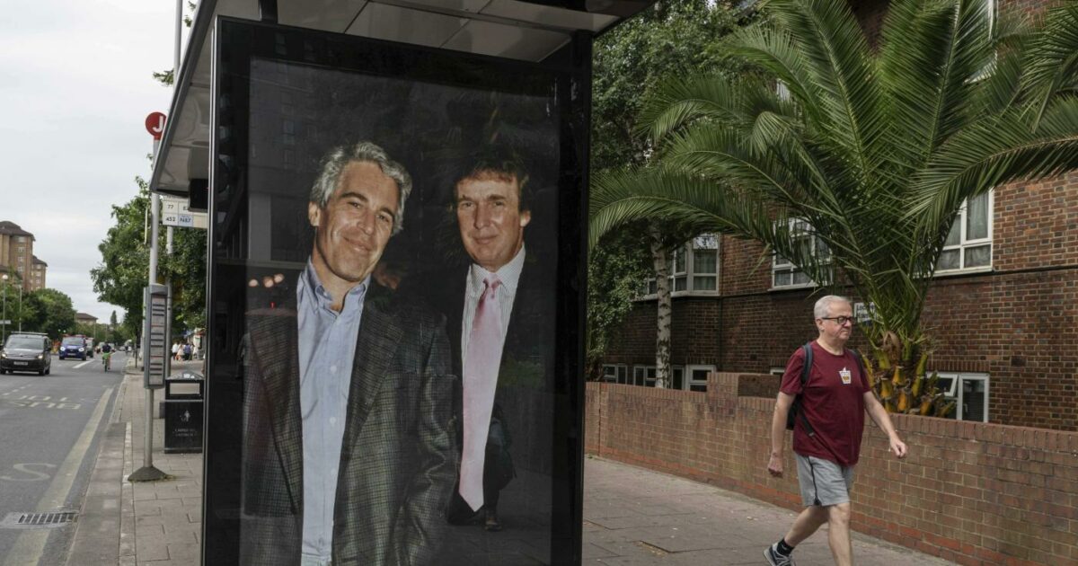Il “Wall Street Journal” pubblica una lettera oscena a Epstein attribuita a Trump. Lui: “Non è mia, faccio causa” Il “Wall Street Journal” pubblica una lettera oscena a Epstein attribuita a Trump. Lui: “Non è mia, faccio causa”