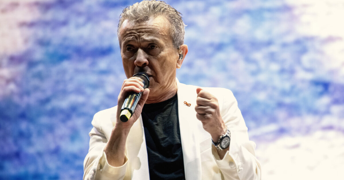 “Avevo tre possibilità per morire: il palco, il tavolo verde e la fi*a. Le ultime due le ho cassate. Non mi rimane che morire sul palco”: lo rivela Pupo “Avevo tre possibilità per morire: il palco, il tavolo verde e la fi*a. Le ultime due le ho cassate. Non mi rimane che morire sul palco”: lo rivela Pupo