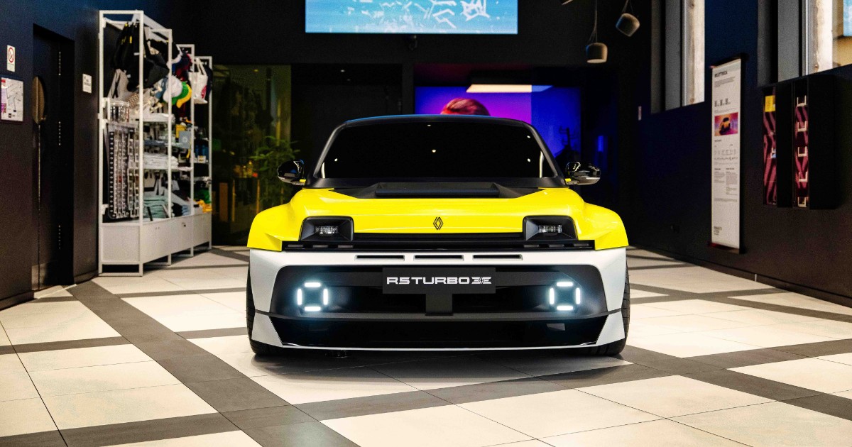Renault 5 Turbo 3E debutta in Italia. La supercar compatta elettrica presentata a Milano