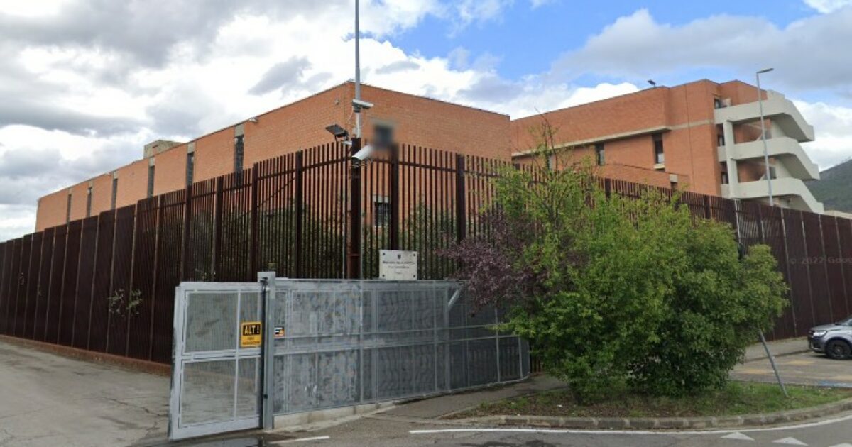 detenuto in isolamento trovato morto in cella a prato nulla che faccia pensare a un suicidio