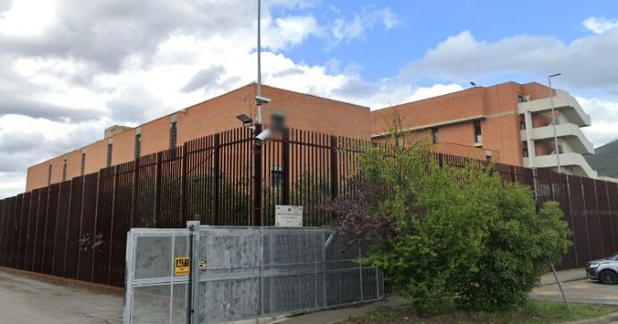 Detenuto in isolamento trovato morto in cella a Prato: “Nulla che faccia pensare a un suicidio”
