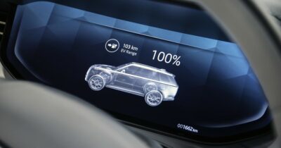 Copertina di Jaguar Land Rover, il Guardian: “rinviato il lancio dei nuovi modelli elettrici”