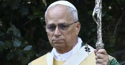 Copertina di Per Papa Leone il viaggio più drammatico: il Medioriente è un test anche per lui