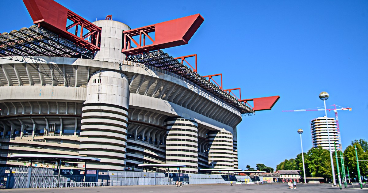 Milano, per fare il nuovo stadio ora salta fuori lo spauracchio Europei: “San Siro non ha i requisiti”. Cosa non torna