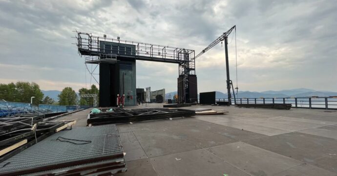Festival Puccini, maestranze in rivolta: “Basta lavoro precario e stipendi non dignitosi. Nessun rispetto per chi sta dietro le quinte”