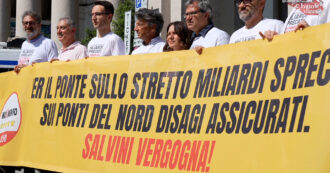 Copertina di “Problemi enormi, è una vergogna”: il M5s fa il “treno tour” Milano-Genova per dimostrare i disagi dei pendolari