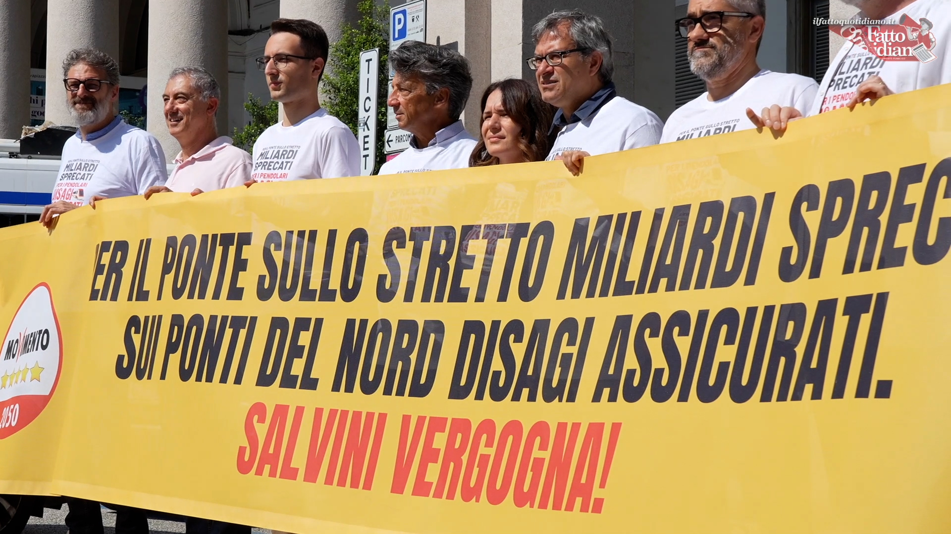 “Problemi enormi, è una vergogna”: il M5s fa il “treno tour” Milano Genova per dimostrare i disagi dei pendolari “Problemi enormi, è una vergogna”: il M5s fa il “treno tour” Milano Genova per dimostrare i disagi dei pendolari