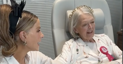 Copertina di “Mia madre Judy Loe è morta tra le mie braccia. Aveva un cancro al quarto stadio”: lo rivela Kate Beckinsale