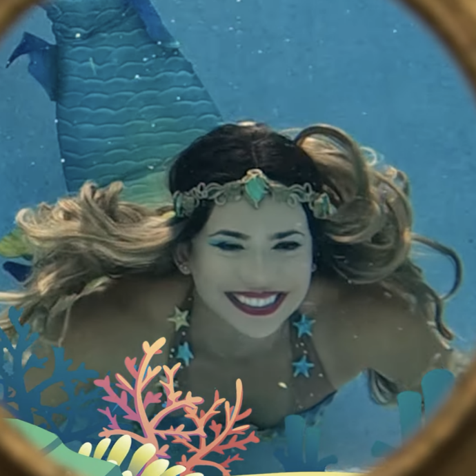 “Sono una sirena. Respiro, nuoto e parlo anche sott’acqua. Non è per deboli di cuore, solo la coda pesa quasi 20 chili”: la vita (e il lavoro) di Mermaid Elle