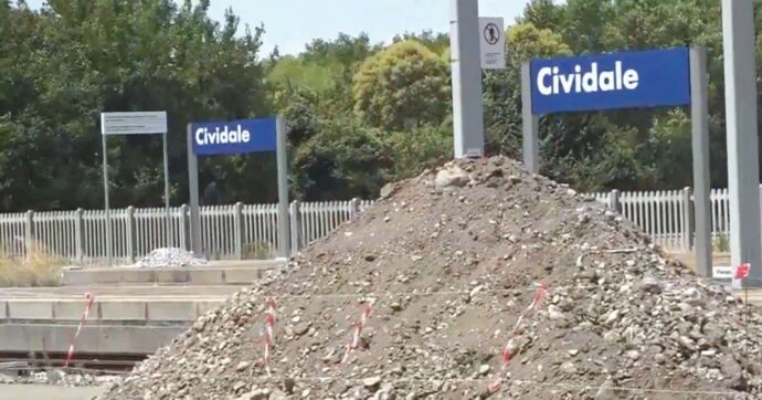 Via il friulano dai cartelli  delle ferrovie