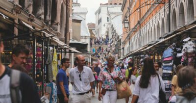 Copertina di Venezia: picchiano un “borseggiatore”, invece è un turista. “Serve più presidio”