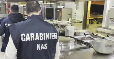 Copertina di “Nelle cucine delle carceri topi, insetti e zero controlli”