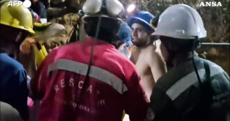 Copertina di Colombia, 18 minatori intrappolati per ore dopo il cedimento di un carrello elevatore: applausi durante i soccorsi