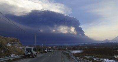 Copertina di Russia, forti scosse di terremoto al largo della Kamchatka: allerta tsunami