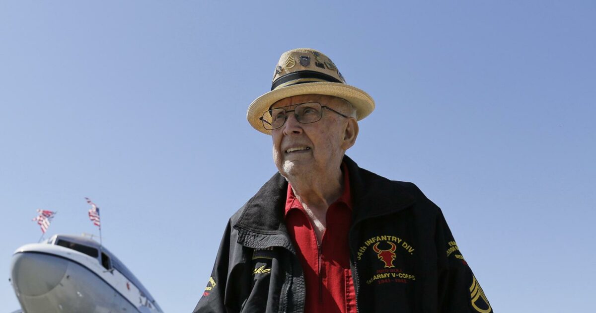 Addio a “Papa Jake”, il veterano del D Day che conquistò TikTok: aveva 102 anni