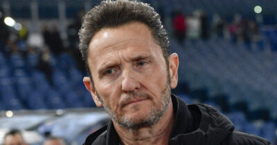 Copertina di “A quei grandissimi pezzi di me**a, avete colpito mio figlio. Tanto vi vengo a cercare voglio passare dallo spettacolo alla cronaca”: Enzo Salvi furioso