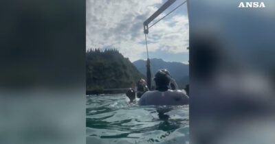 Copertina di Nuovo record mondiale per Chiara Obino: scende in apnea per 92 metri in un lago –